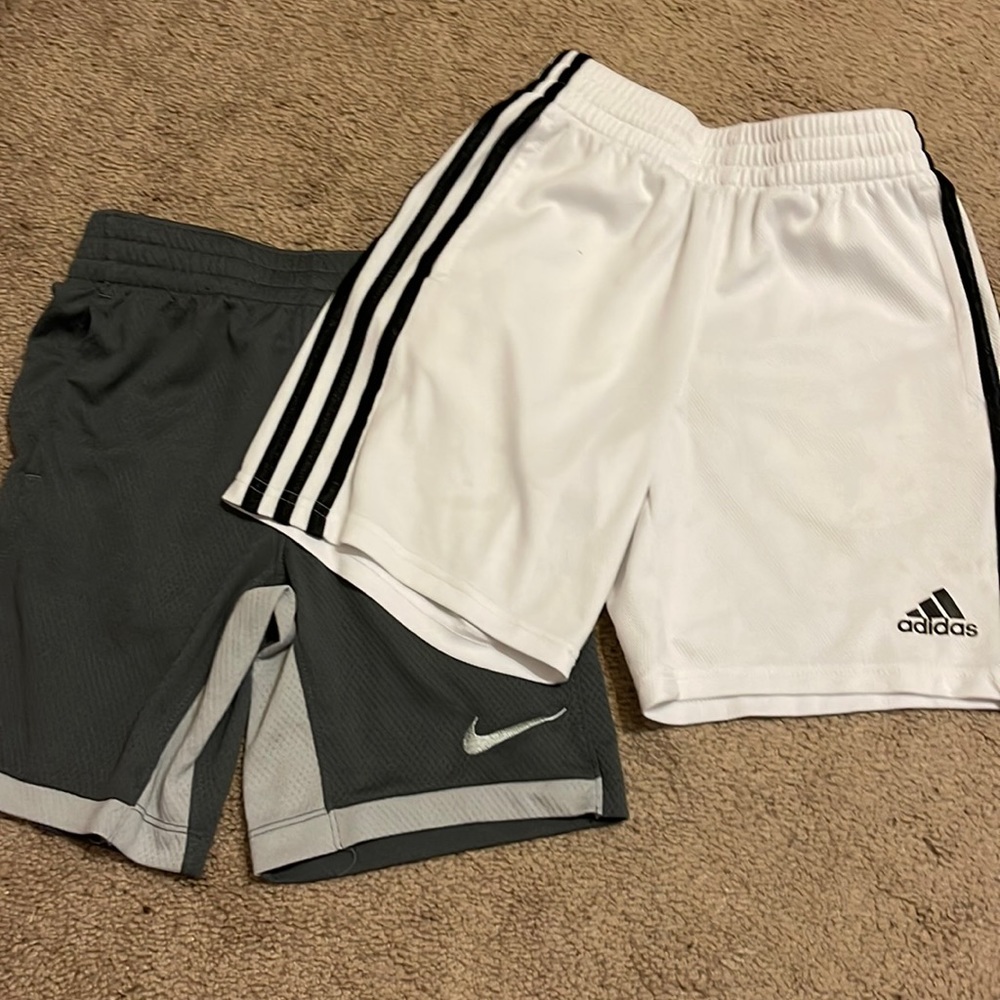 2 boys shorts size small (8)